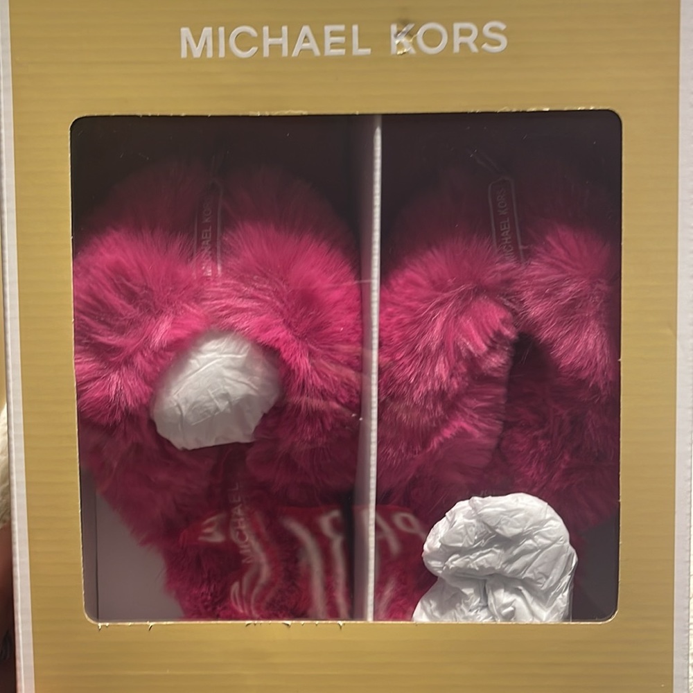 New in box Michael Kors fuzzy sandals - Picture 4 of 4